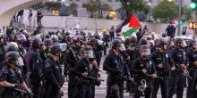 Le proteste si allargano, la Casa Bianca minaccia il pugno di ferro