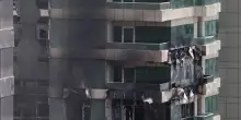Grattacielo in fiamme a Dubai Marina, evacuate 3.800 persone