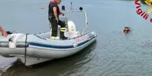 Bimbo di 10 anni scompare mentre fa il bagno nel lago Bilancino, ritrovato cadavere dai sommozzatori