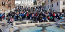 Refrigerio salato: multati 3 turisti beccati nelle fontane di Roma