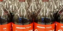 Coca-Cola segue il consiglio di Trump: userà la canna da zucchero