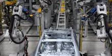 Crescono le immatricolazioni auto a luglio, ma Stellantis perde quota