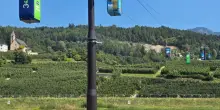 Entra in funzione la prima funivia al mondo per le mele (Video)