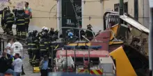 La funicolare di Lisbona deraglia e si schianta contro un edificio, 17 morti e 23 feriti