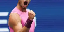 Alcaraz primo finalista, Djokovic eliminato in tre set