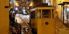 L'incidente della funicolare di Lisbona "causato dalla rottura del cavo tra le cabine"