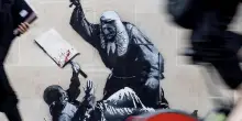 Il ritorno di Banksy: murale appare sulla Corte di Giustizia di Londra