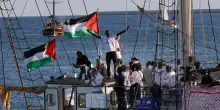 Flotilla: "Attaccata una nostra barca. Sospettiamo un drone". Tunisi esclude l'ipotesi
