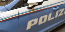 Bimba di 7 anni colpita da un'auto della polizia in centro a Roma