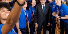 Mattarella riceve la nazionale femminile di Basket: "Il vostro un Bronzo che vale Oro"