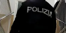 Si cosparge di solvente e minaccia di darsi fuoco. La Polizia lo salva a Padova
