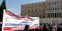 La Grecia protesta contro la giornata lavorativa di 13 ore