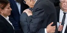 Mattarella e Meloni a i funerali dei tre carabinieri morti nell'esplosione. Monsignor Saba...