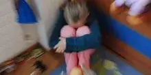 Bimba denuncia al Telefono azzurro gli abusi sessuali subiti dai geitori