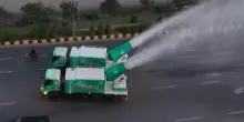 In Pakistan arrivano le pistole antismog per ridurre l'inquinamento