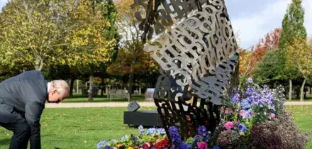 Re Carlo III inaugura il primo memoriale britannico per i militari LGBTQ