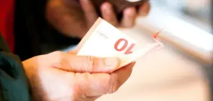 Oggi è la giornata del risparmio. Nove consigli su come non sprecare soldi