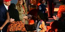 Trump e Melania celebrano Halloween alla Casa Bianca