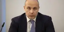 Francia in crisi: deficit e instabilità politica preoccupano - ItaliaOggi.it