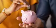 Intesa, il 58% degli italiani risparmia, priorità alla casa e ai figli - ItaliaOggi.it