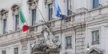 Guida senza patente, la Consulta respinge i dubbi di incostituzionalità: «Resta reato in caso di recidiva»