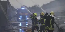 Ucraina, nuove piogge di droni su Kiev nel giorno della Conferenza sulla Ripresa: due morti e 13 feriti