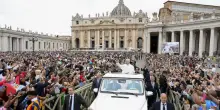 Mosca smentisce vertice in Vaticano, ma lo scambio di prigionieri resta l’unico spiraglio tra Russia e Ucraina