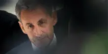 Sarkozy entra in carcere: l’ex presidente francese si consegna alla prigione di La Santé