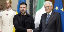 La Russia attacca Sergio Mattarella, il capo dello Stato inserito nell’elenco dei “russofobi”: il governo Meloni convoca l’ambasciatore