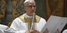 Papa Leone XIV nella sua prima omelia: «Mi avete chiamato per portare una croce. Camminate con me»