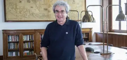 Un gioco di specchi svelato dalla fisica. Il nuovo libro di Carlo Rovelli