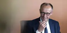Cosa possono imparare Meloni e Schlein dal buonsenso modello Merz
