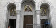 I russi ostentano il loro ruolo nella cattedrale ortodossa di Belgrado