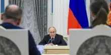 La tela di Putin con il memorandum per la pace