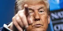 Dollaro affossato, investitori in fuga. La deriva più dolorosa per Trump