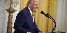 Trump smantella le regole sull’AI per vincere la corsa con la Cina