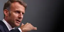Macron: “Putin è un ipocrita. Se non incontrerà Zelensky entro lunedì vuol dire che ha preso in giro Trump”