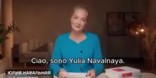 Il video con cui Yulia Navalnaya accusa Putin di aver avvelenato suo marito