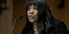 La Corte Suprema sospende il licenziamento di Lisa Cook