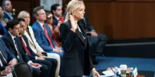 In audizione al Senato Pam Bondi non risponde e attacca. Le mancava giusto il sombrero