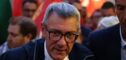 Landini in piazza e la verità a casa