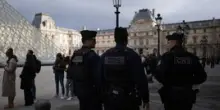I due sospettati per il furto al Louvre ammettono parzialmente le colpe. Ma i gioielli non si trovano
