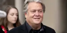 Gli insulti di Bannon a Musk. Lui dà del "pagliaccio" a Trump