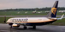 400 voli cancellati e 70 mila passeggeri a terra: cosa c'è dietro lo scontro tra Ryanair e l'Ue