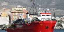 Fermo amministrativo per la nave Ong che provoca: "È un atto politico"