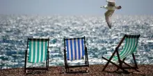 Estate sempre più cara, quanto costa agli italiani: fino a 1500 euro al giorno per un posto in spiaggia