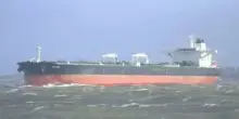 Esplosione di una petroliera nel Mediterraneo: è il quinto caso. Kiev: "È una "nave fantasma" russa"