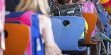 "I genitori sono insegnanti e non lavorano". E il bimbo viene escluso dal centro estivo