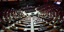 Lo sfregio di Avs in Aula nel giorno del ricordo del Cav