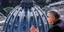 Si (ri)apre l'indagine vaticana sulle chat del processo Becciu